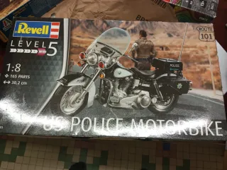 Maqueta Revell US Police Motorbike 1:8