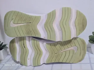 Zapatillas Nike Ryz verdes y blancas