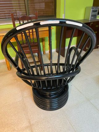 Poltrona oscillante in rattan nero