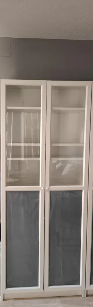 2 Librerías blancas Ikea con puertas