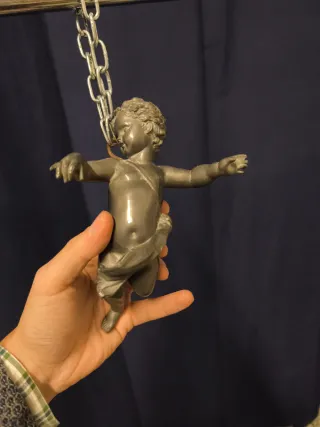 Ángel de metal antiguo