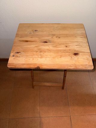 Mesa plegable pequeña de madera