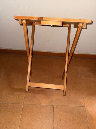 Mesa plegable pequeña de madera