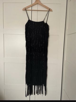 Vestido midi negro con flecos