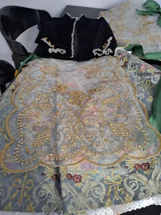 Vestido de fallera con 2 corpillos