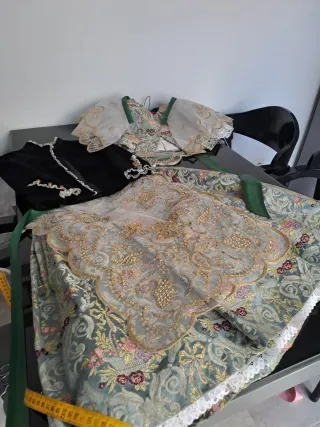 Vestido de fallera con 2 corpillos