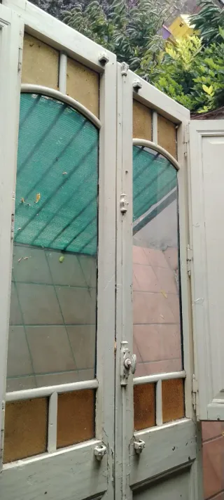 Puertas antiguas modernistas