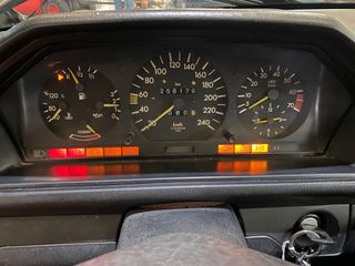 Mercedes-Benz 300E 1986