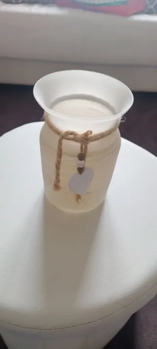 Vaso decorativo con corda e cuore