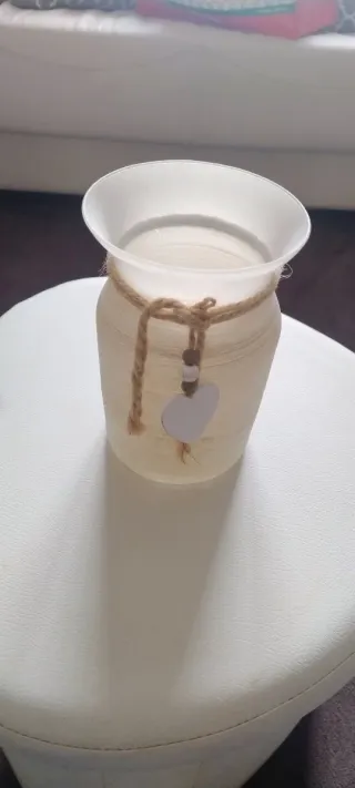 Vaso decorativo con corda e cuore