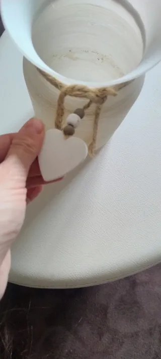 Vaso decorativo con corda e cuore