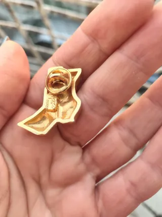 Spilla vintage Montana Parfums oro