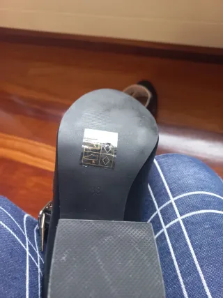 Botines negros con hebillas