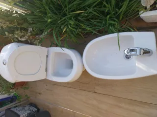 Conjunto Water y Bidet Cerámica y Metal