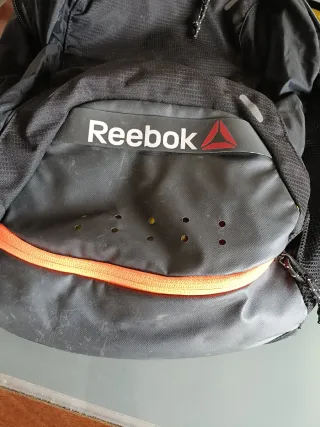 Mochila Reebok Negra y Naranja