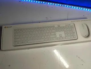 Microsoft Bluetooth Mouse + German Keyboard