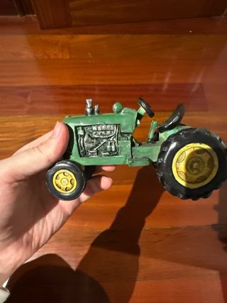 Tractor de madera decorativo