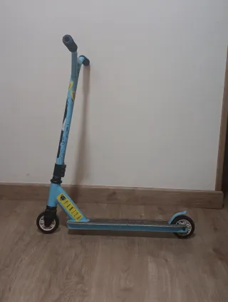 Bici BMX infantil + un patinete.