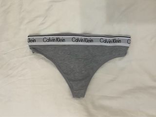 Tanga Calvin Klein Gris