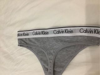 Tanga Calvin Klein Gris