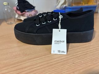 Zapatillas negras de plataforma nuevas