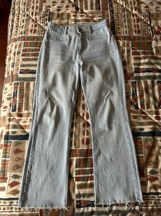 Pantalón vaquero flare azul claro