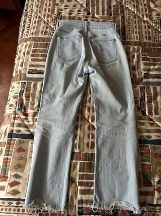 Pantalón vaquero flare azul claro