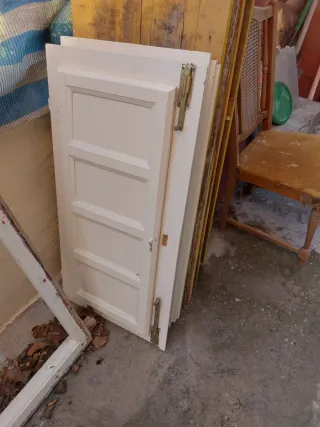 Ventana de madera con Marco y  rejas