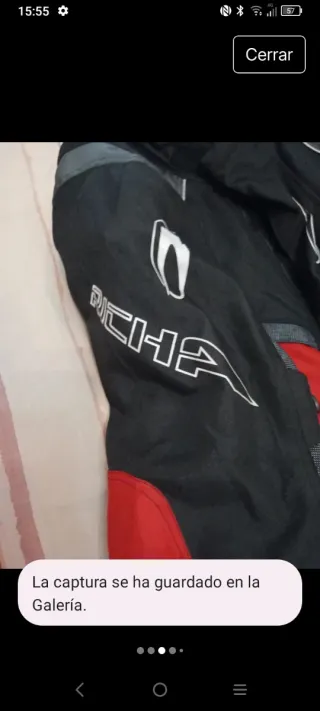 Chaqueta de moto negra y roja