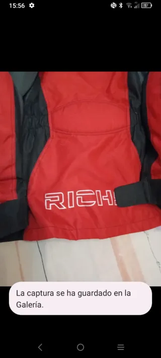 Chaqueta de moto negra y roja