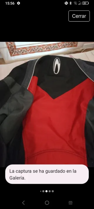 Chaqueta de moto negra y roja