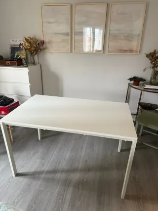 Mesa de comedor blanca