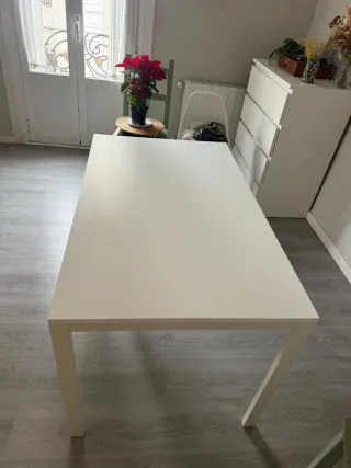 Mesa de comedor blanca