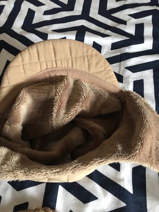 Gorro de invierno con orejeras y pelo