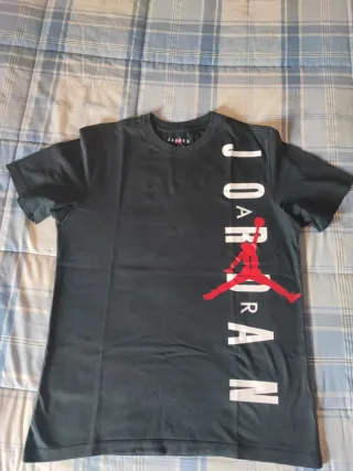 Camiseta Jordan Talla M Negra y Roja Hombre