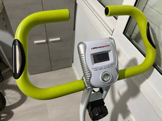 Bicicleta Estática Verde y Blanca