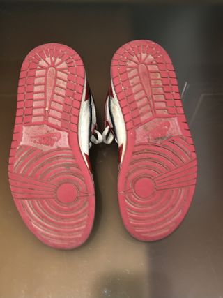 Nike Air Jordan 1 Retro Rojo y Negro