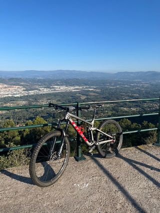 Bicicleta da montagna Trek Remedy 7