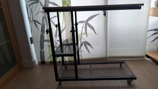 Mesa auxiliar con ruedas