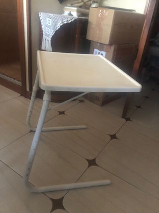 Mesa auxiliar plegable blanca