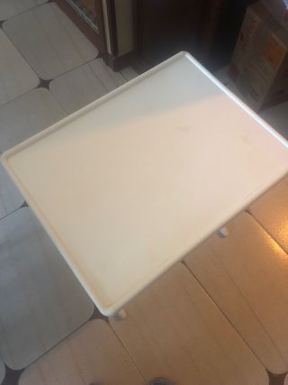 Mesa auxiliar plegable blanca