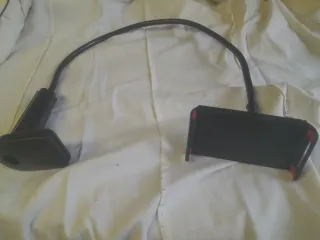 Supporto smartphone flessibile da tavolo.