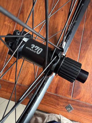 DT Swiss H1900 Hybrid 27.5 Rueda Trasera