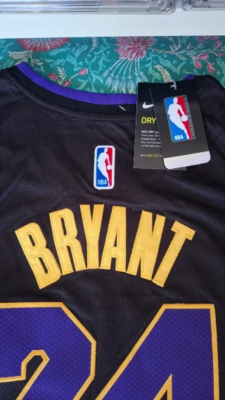 Maglia Lakers Kobe Bryant autografata Legends COA