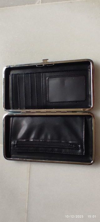 Cartera dura con dibujo