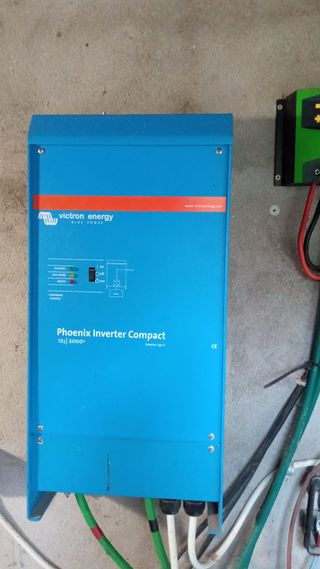 Inversor Victron Phoenix Compact 12V 2000W