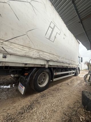 Camión Renault 320 dci