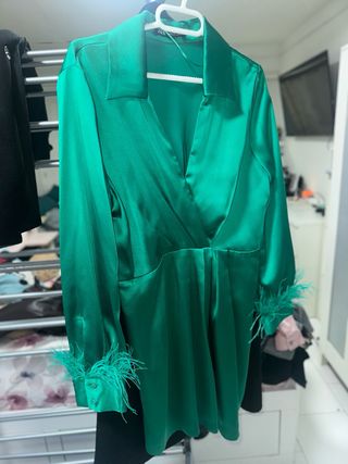 Vestido Zara verde fiesta plumas Talla S