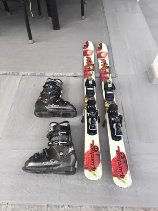 Equipo de esquí: botas y esquís