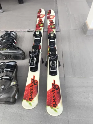 Equipo de esquí: botas y esquís